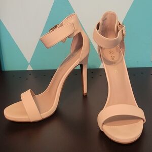 Sexy Beige Ankle Strap Heels Sz 8.5